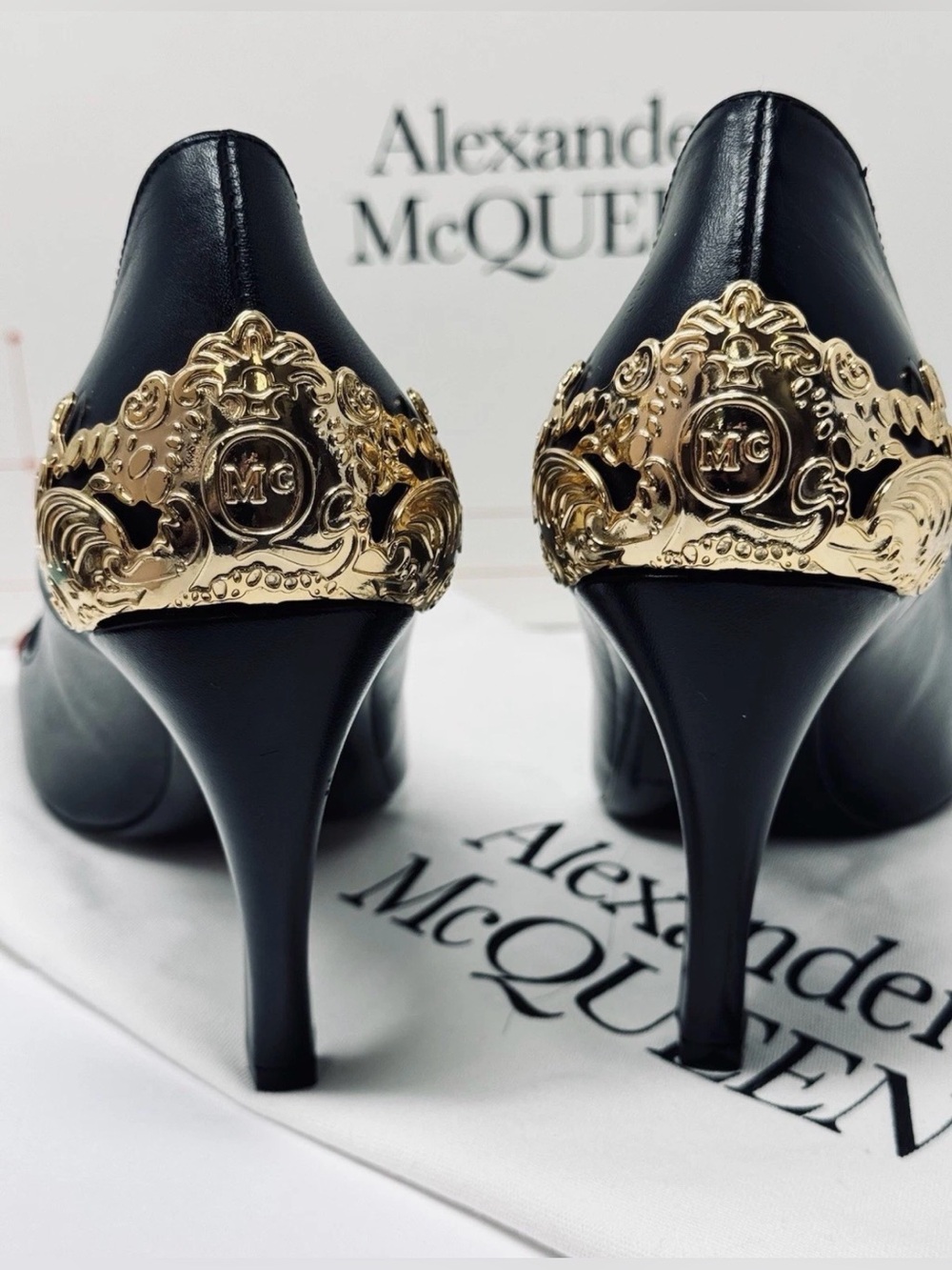 NEW Alexander McQueen Women Size 37 Black Gold Baroque Pump 4”Heels Box $1019